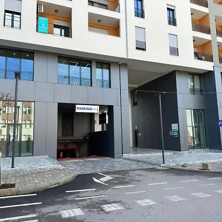 Apartment Penthouse Zirkon Apartament *